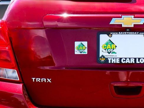 Used 2019 Chevrolet Trax LT w/ LT Convenience Package FWD image 19