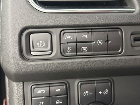 Used 2023 Chevrolet Suburban RST w/ Luxury Package image 35