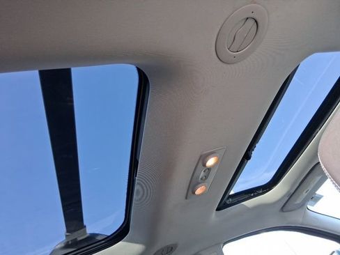 Used 2017 Chevrolet Traverse LT image 12