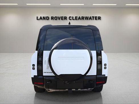 New 2026 Land Rover Defender 130 X-Dynamic SE image 4