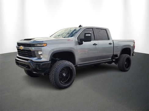 Used 2025 Chevrolet Silverado 2500 Custom w/ Custom Value Package image 2