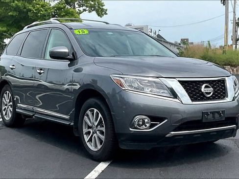 Used 2015 Nissan Pathfinder SL w/ SL Tech Package FWD image 2