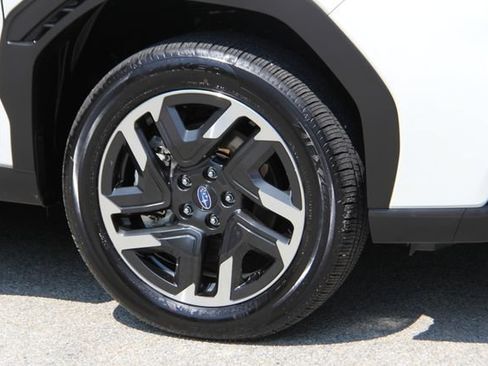 Used 2025 Subaru Forester Premium AWD/4WD image 14
