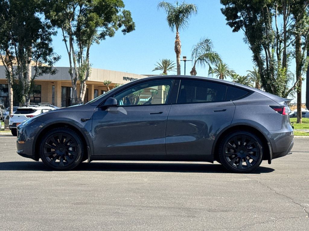 Used 2022 Tesla Model Y Long Range AWD/4WD image 2