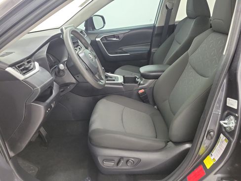Used 2025 Toyota RAV4 XLE FWD image 18