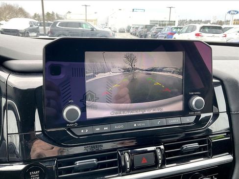 Used 2025 Nissan Pathfinder SV image 19