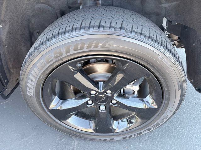 Used 2023 Jeep Grand Cherokee Altitude AWD/4WD image 24