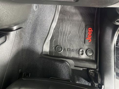 Used 2020 Jeep Gladiator Overland AWD/4WD image 20
