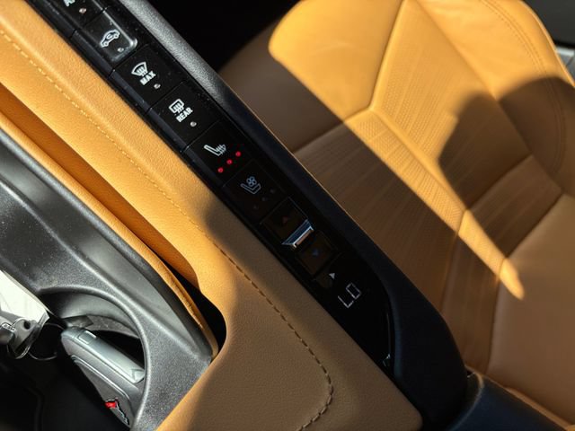 Used 2021 Chevrolet Corvette Stingray Preferred Cpe w/ Z51 Performance Package RWD image 19