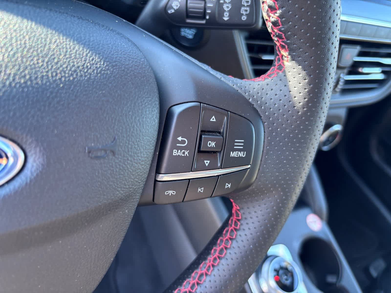 Used 2025 Ford Escape ST-Line Select AWD/4WD image 22
