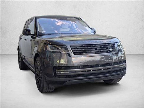 Used 2023 Land Rover Range Rover SE image 3