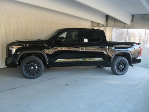 New 2026 Toyota Tundra SR5 image 4