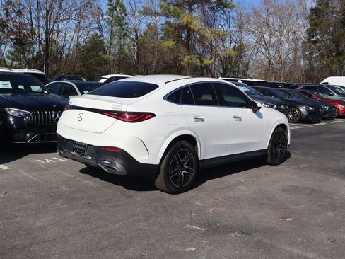 Used 2025 Mercedes-Benz GLC 300 4MATIC image 3