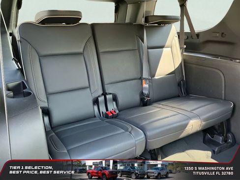 Used 2025 Chevrolet Suburban Premier RWD image 17