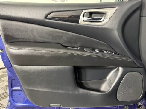 Used 2020 Nissan Pathfinder S FWD image 38