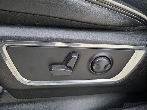 Used 2025 RAM 1500 Laramie AWD/4WD image 15