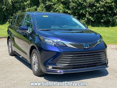 Used 2025 Toyota Sienna XLE