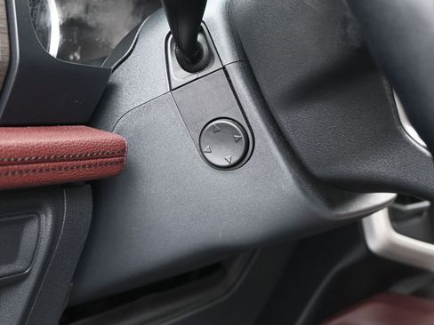 Used 2024 Ford Expedition Limited image 16