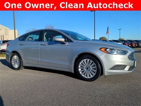 Used 2017 Ford Fusion S image 2