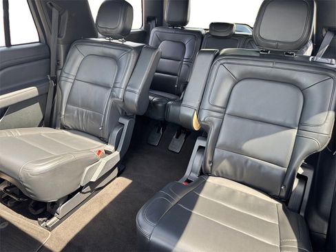 Used 2024 Lincoln Navigator Premiere image 13