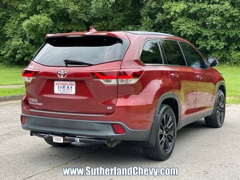 Used 2019 Toyota Highlander SE FWD image 7