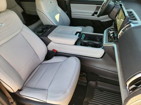 New 2025 Ford Expedition Platinum w/ Platinum Ultimate Package image 13