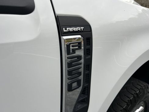 Used 2023 Ford F250 Lariat w/ Chrome Package image 28