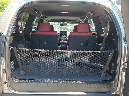 Used 2023 Lexus GX 460 Premium w/ Accessory Package AWD/4WD image 30
