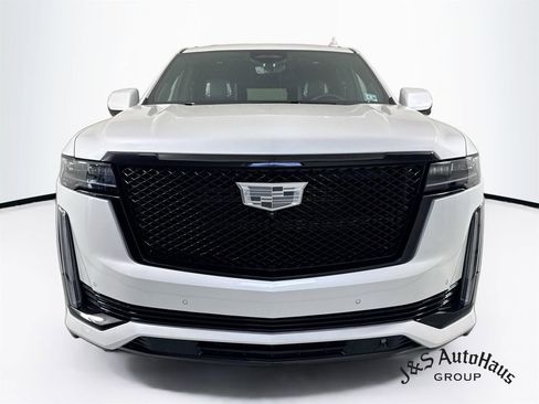 Used 2024 Cadillac Escalade Sport Platinum w/ LPO, ONYX Package AWD/4WD image 2