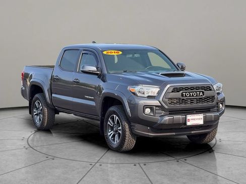 Used 2016 Toyota Tacoma TRD Sport AWD/4WD image 8