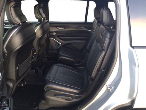 Used 2021 Jeep Grand Cherokee L Overland w/ Advanced Protech Group III image 10