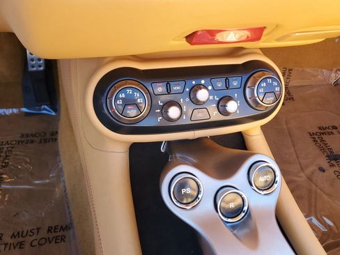 Used 2010 Ferrari California Spyder image 23