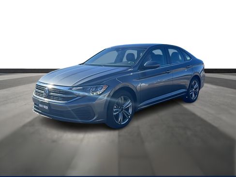 Used 2024 Volkswagen Jetta SE image 1