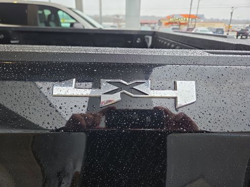 Certified 2025 GMC Sierra 1500 SLT image 14