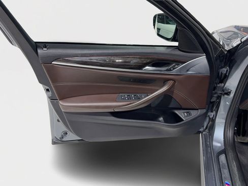 Used 2018 BMW 540i xDrive image 16