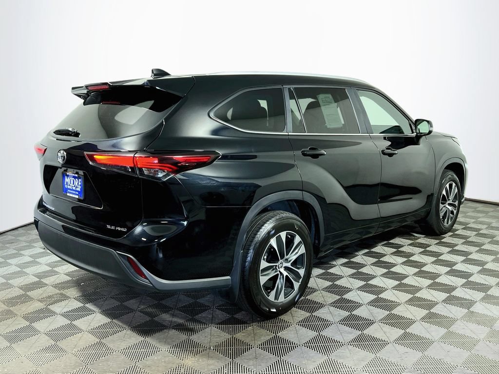 Used 2025 Toyota Highlander XLE AWD/4WD image 7