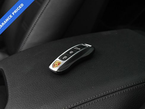 Used 2024 Porsche Cayenne Coupe image 19