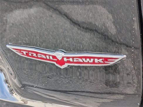 Used 2022 Jeep Cherokee Trailhawk AWD/4WD image 9