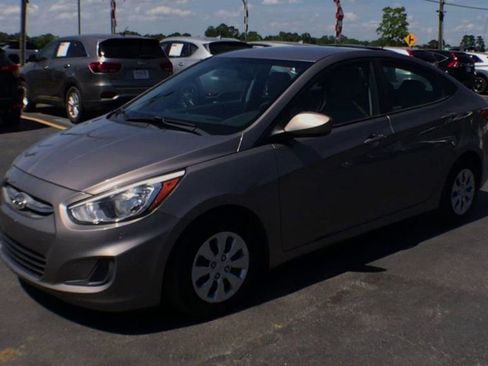 Used 2017 Hyundai Accent SE image 4