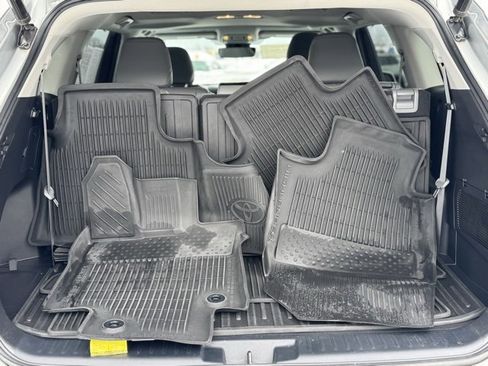 Certified 2021 Toyota Highlander XLE image 42