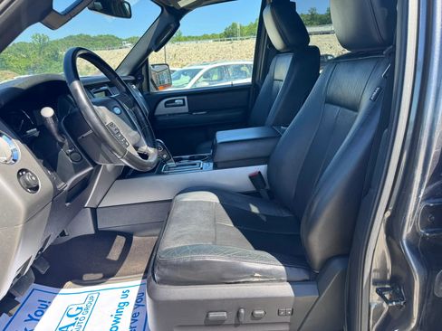 Used 2016 Ford Expedition Limited w/ Equipment Group 301A AWD/4WD image 17