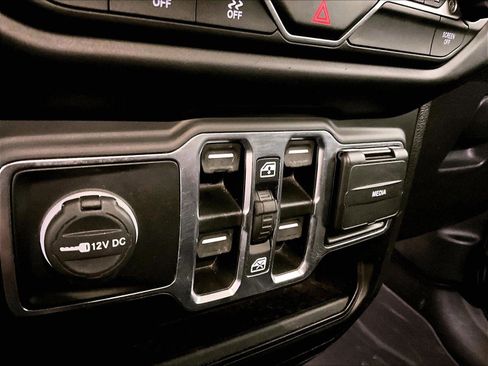 Used 2020 Jeep Gladiator Overland w/ LED Lighting Group image 32