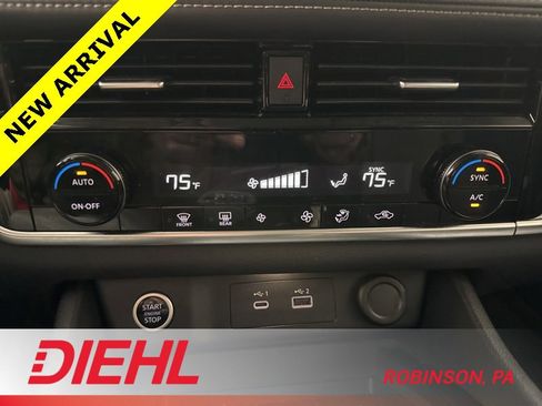 Used 2022 Nissan Rogue SV image 29