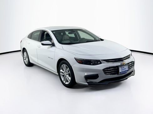 Used 2017 Chevrolet Malibu LT w/ Leather Package FWD image 3