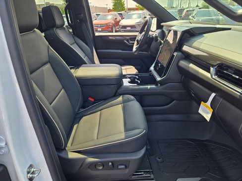 New 2026 GMC Yukon Elevation w/ Elevation Premium Package AWD/4WD image 14