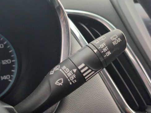 Used 2020 Chevrolet Equinox LS FWD image 24