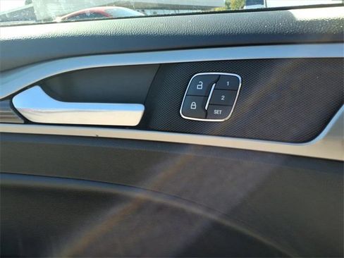 Used 2020 Ford Fusion SEL image 28