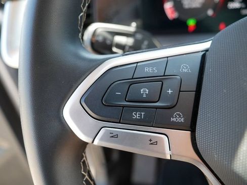 Certified 2025 Volkswagen Tiguan SE AWD/4WD image 26