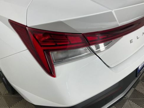 Used 2025 Hyundai Elantra Hybrid FWD image 19