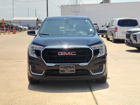Used 2024 GMC Terrain SLE FWD image 3